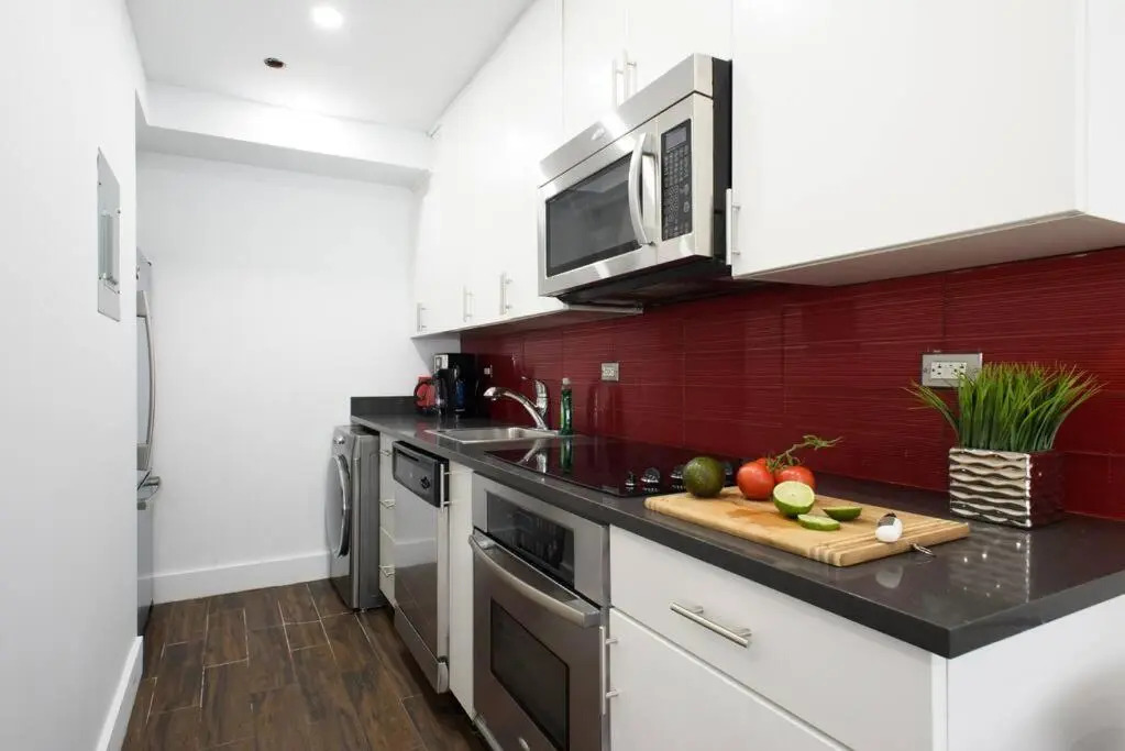 809-2a Gorgeous 1BR New W D Modern Best Location