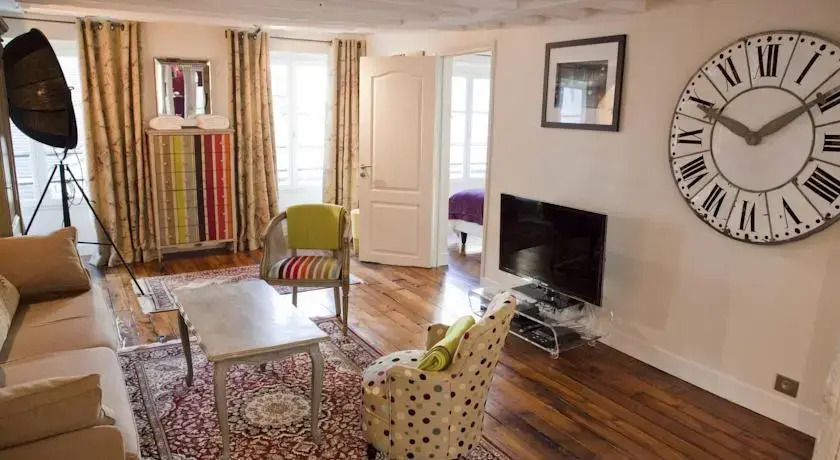 Luxurious apartment, near Louvre at the heart of Paris