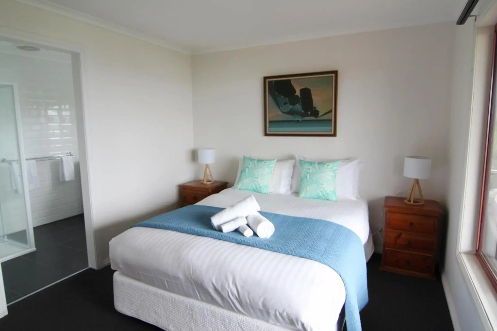 DOLPHIN LOOKOUT COTTAGE - amazing views of the Bay of Fires