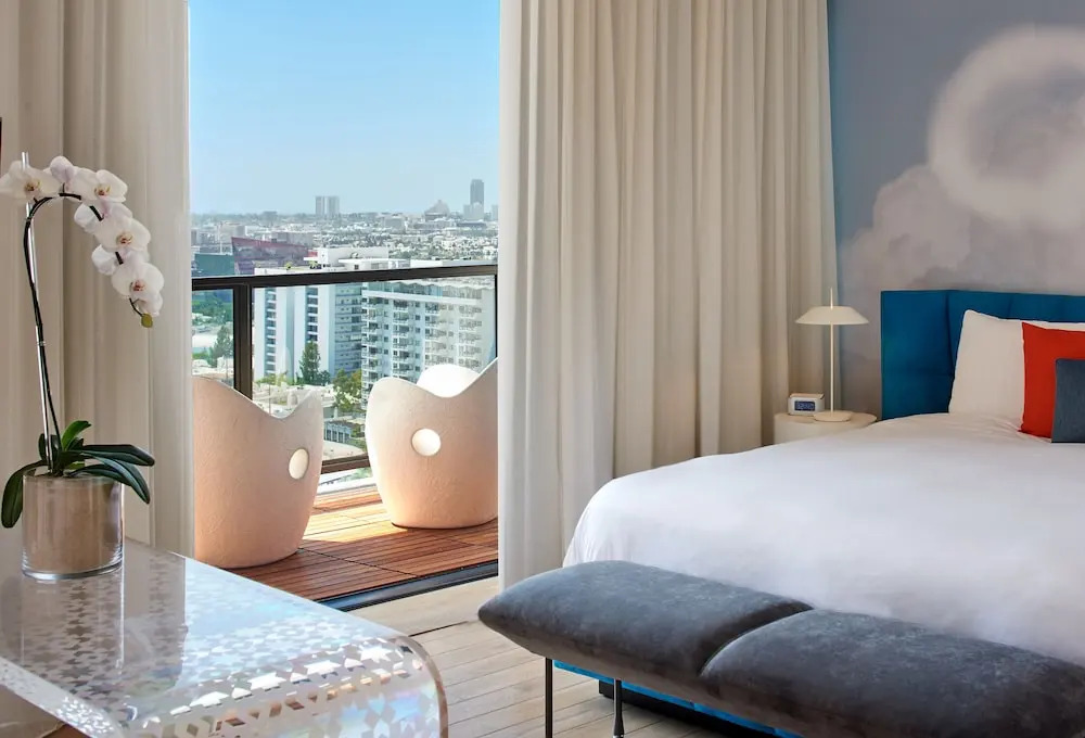 The Valorian West Hollywood, Curio Collection by Hilton