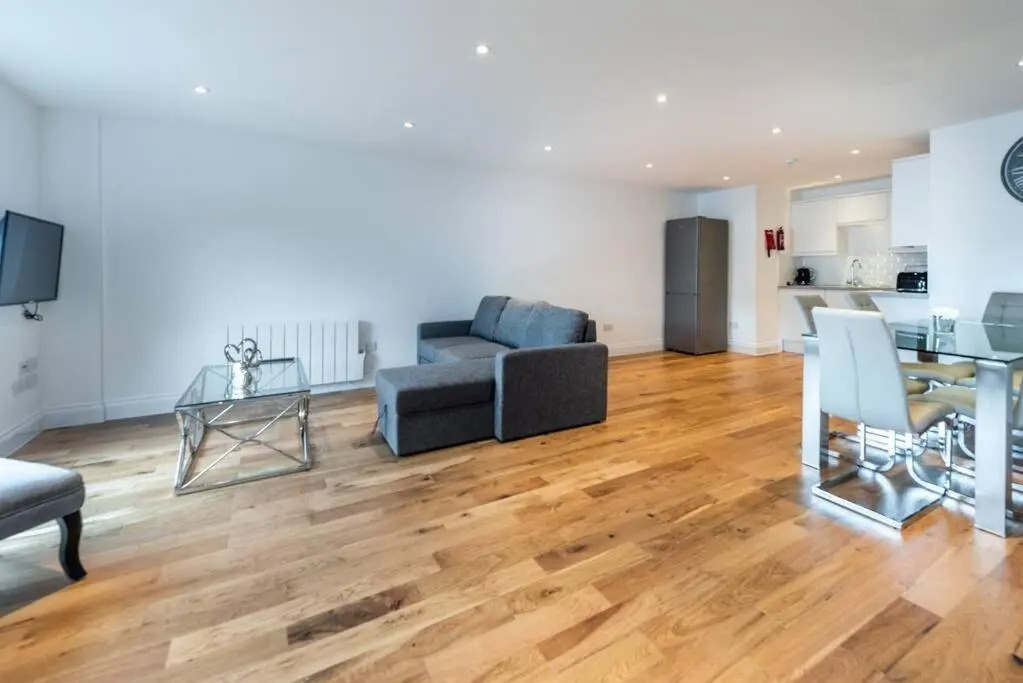 Large Apartment close to London BR1 II
