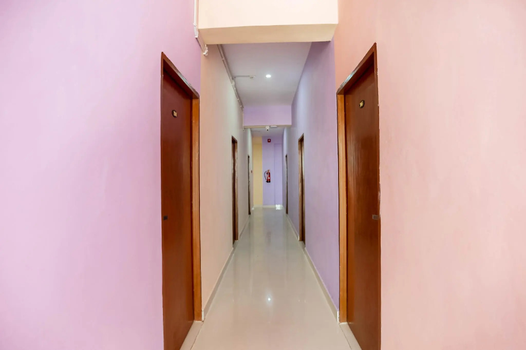 OYO Flagship 65569 Hotel Yash Takrohi Rd