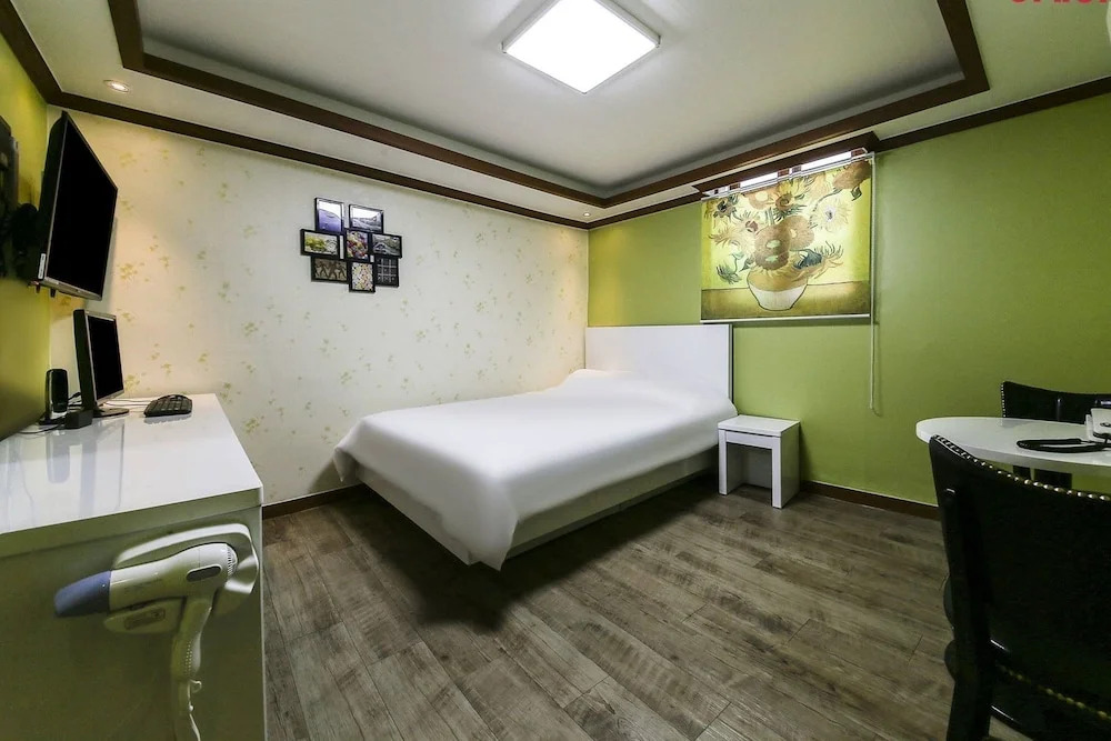 Grim Hotel