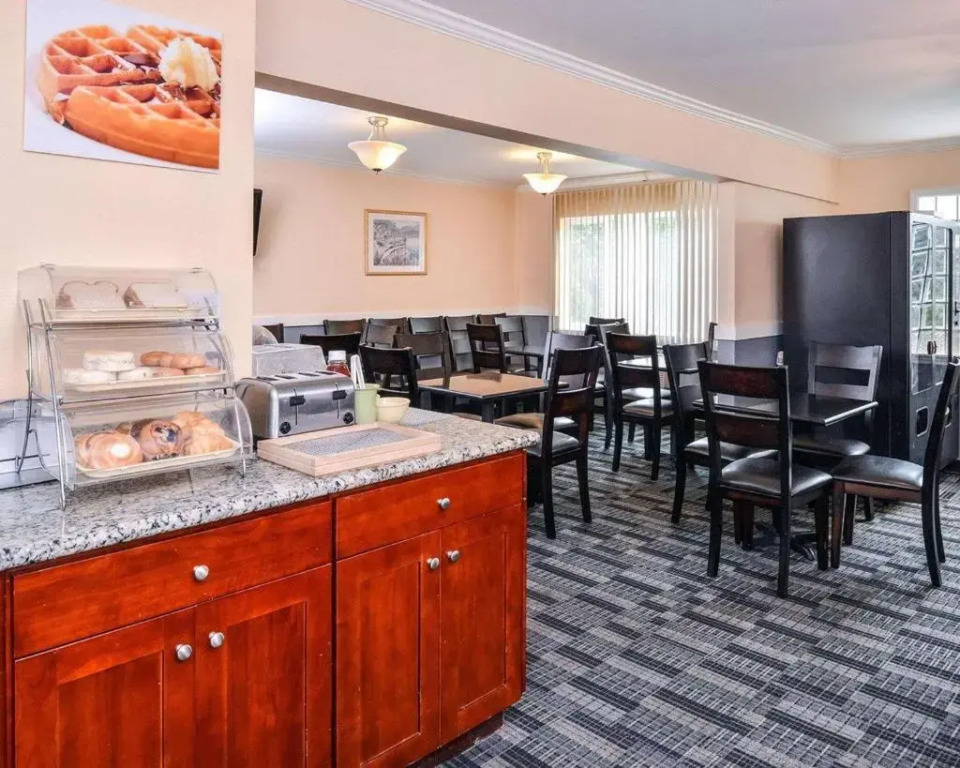 Days Inn Kent - Meeker St.