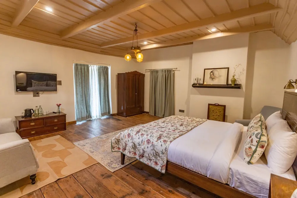 Seclude Shimla, Taraview