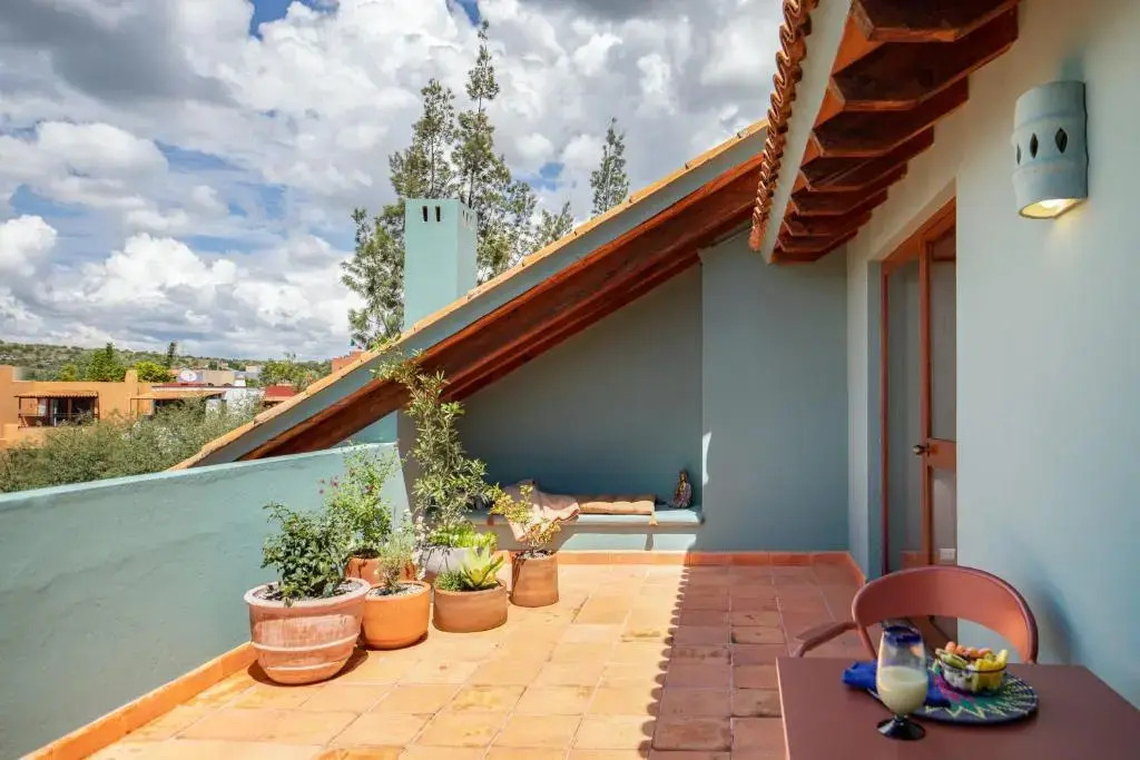 HOLT Balcones Guesthouse - King Bed Room