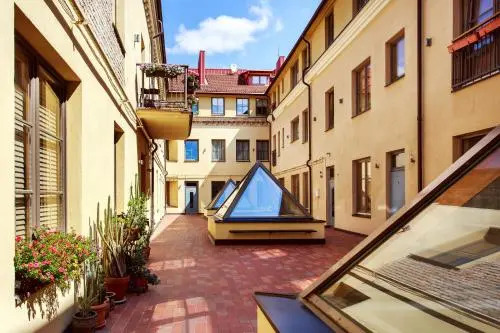 Cozy & Comfy Old Town Apartment With Balcony