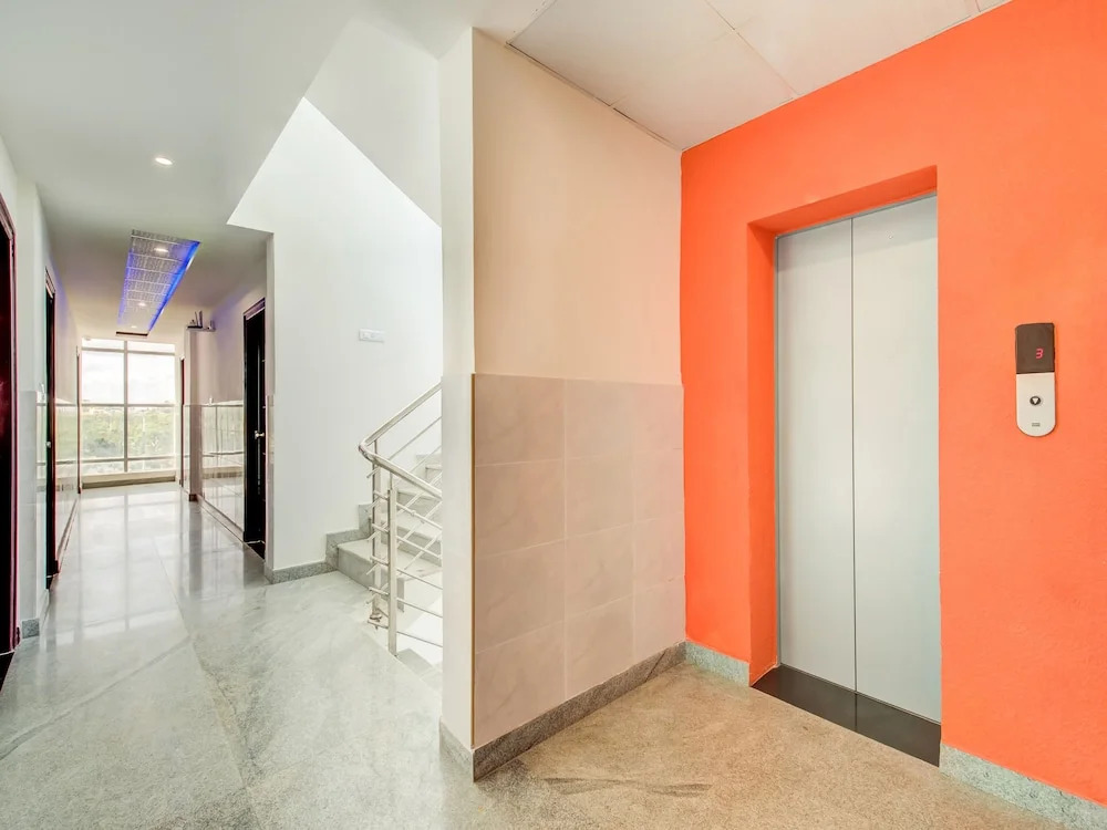 Capital O 19360 Sai Suites Inn