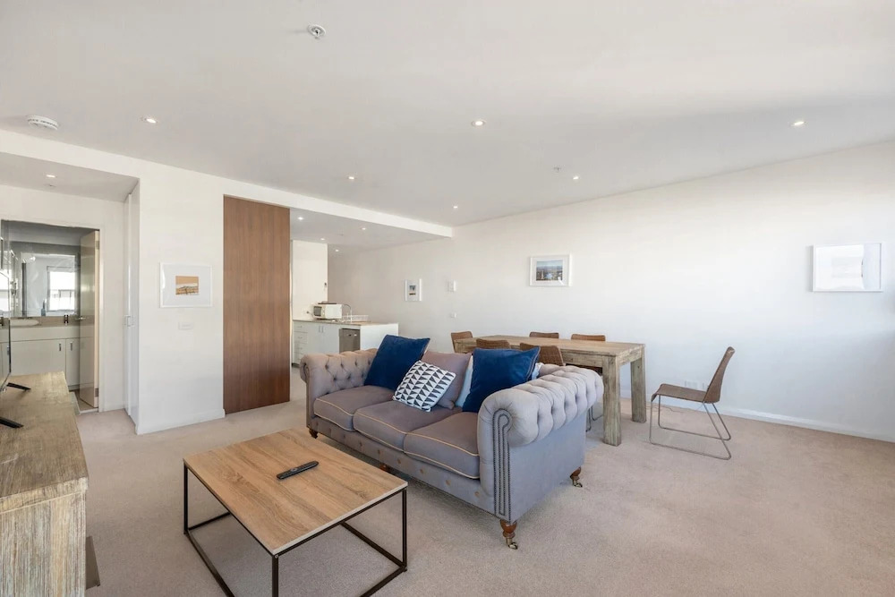 Charming 2BR Apartment Near Canberras Attractions