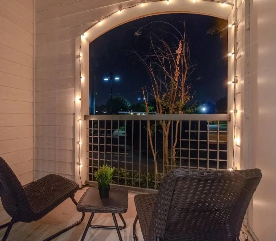 Modern Home with Access to Pool & Parking