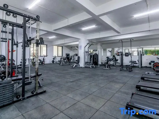 City-View 1BR near Junction Mall| Heated pool+Gym