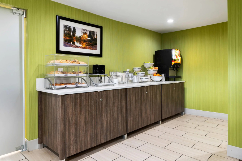 Comfort Inn & Suites Tigard near Washington Square