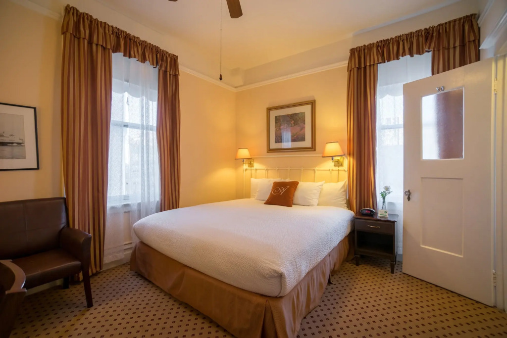 The Andrews Hotel