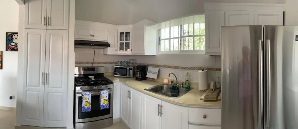 LUXURY NEW 2BDR 2BATH APT 10 Min DRIVING FROM THE AIRPORT AND BEACHES