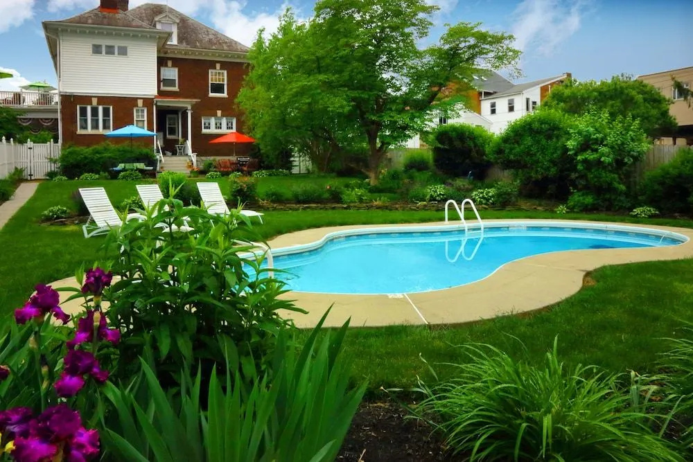 Olde Square Inn Bed and Breakfast