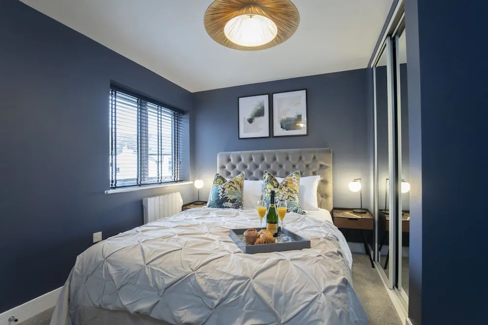 Elliot Oliver - Exquisite 2 Bedroom Apartment With Garden, Parking & EV Charger