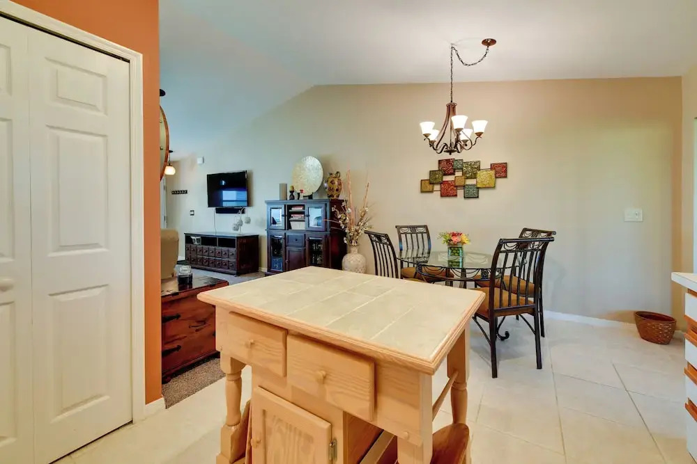 Grill, Lanai and Pool Access Charming Sebring Villa