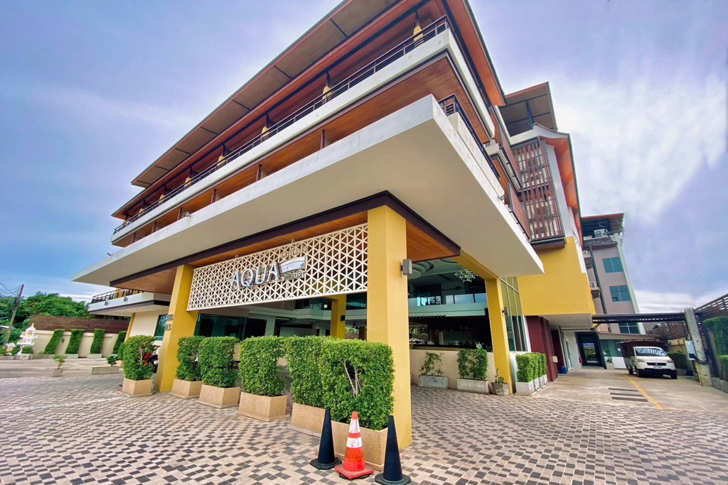 Aqua Resort Phuket - Near Beach and Chalong Pier