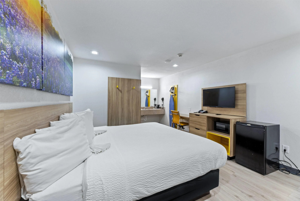 Days Inn by Wyndham McKinney
