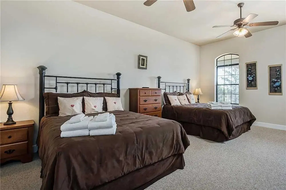 Alpine Village Lodge - Five Bedroom Cabin