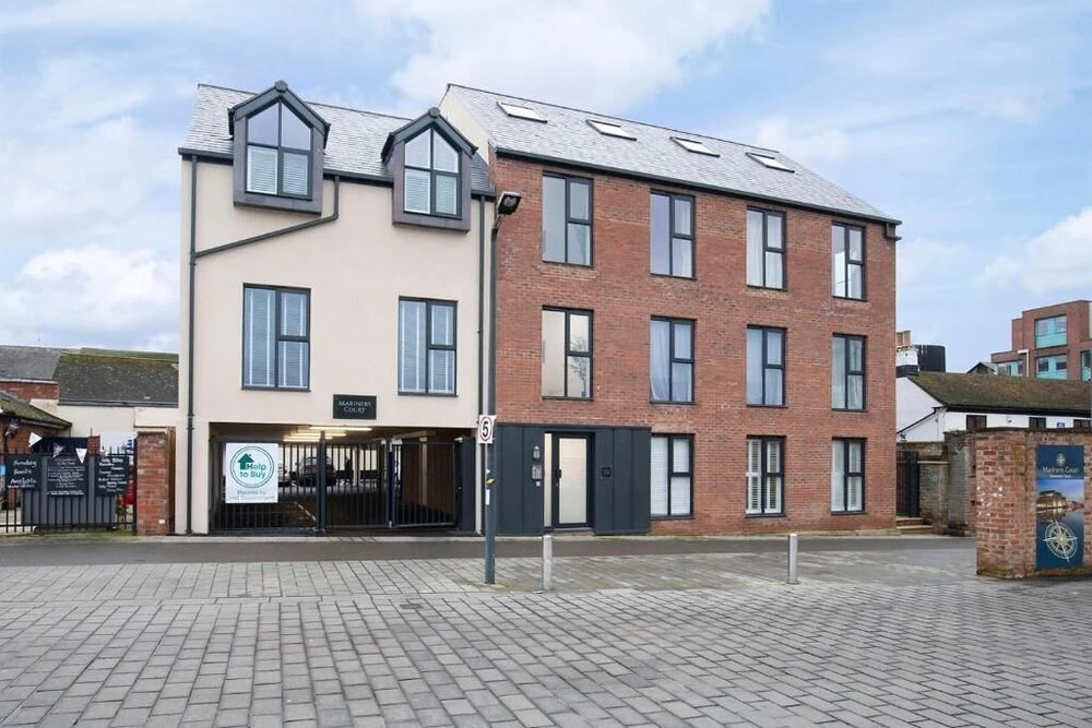 Elliot Oliver - Loft Style 2 Bedroom Apartment With Parking In The Docks