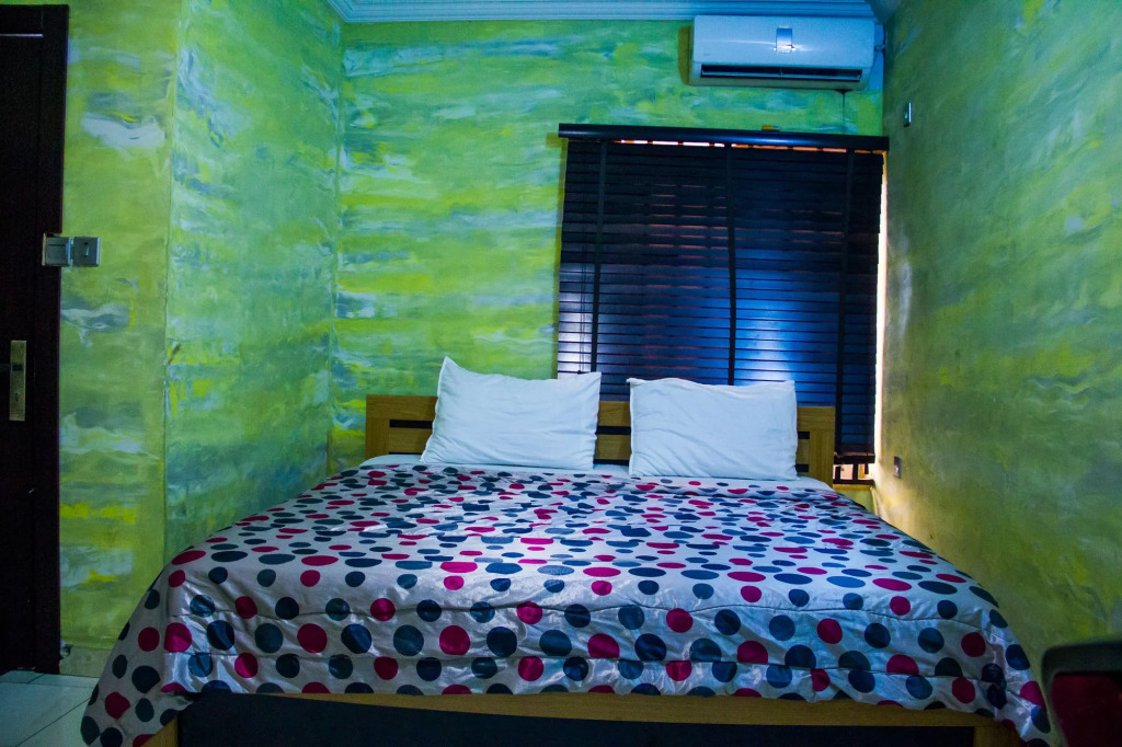 Glass House Suites Annex