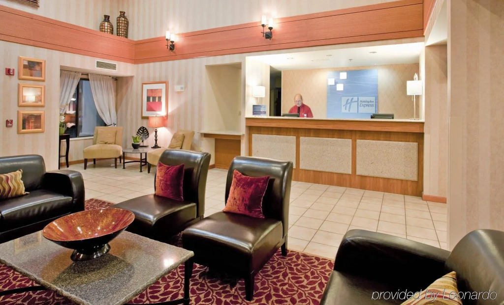 Comfort Inn & Suites NW Milwaukee
