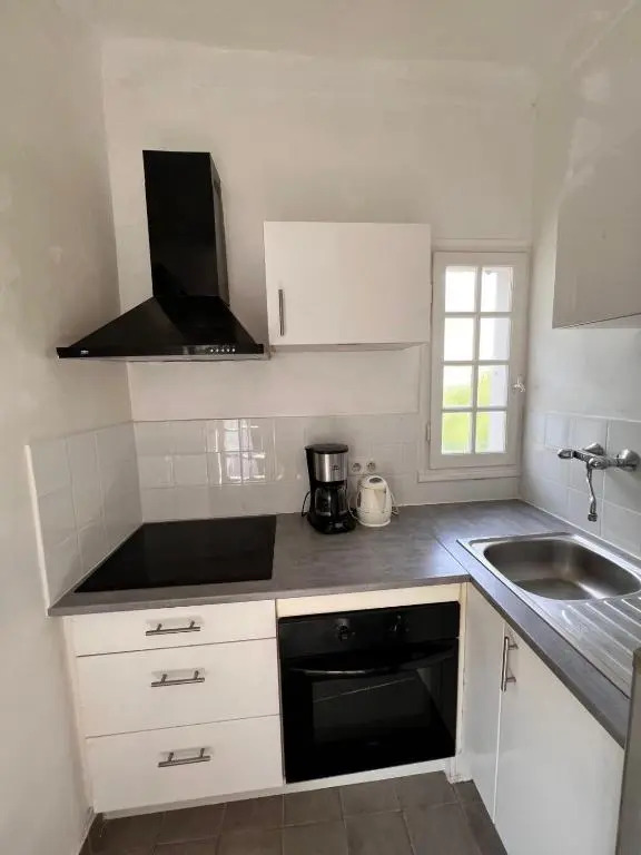 30m Studio in the heart of old Antibes wifi air conditioning