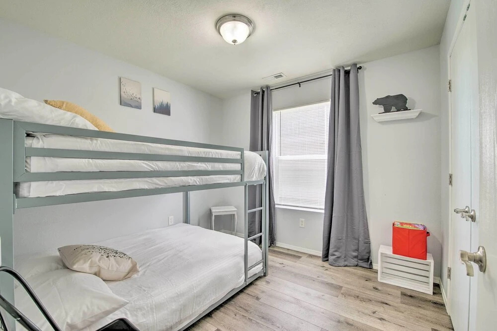 Picturesque Condo w/ Patio, 4 Mi to Beach!