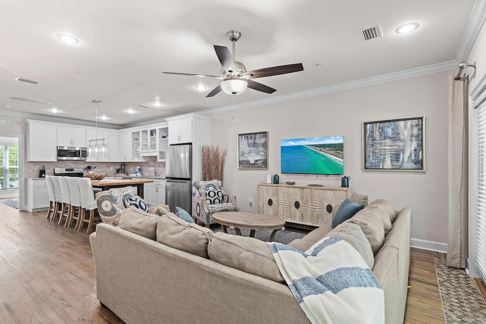 Driftwood Townhomes #3- Liv Salty