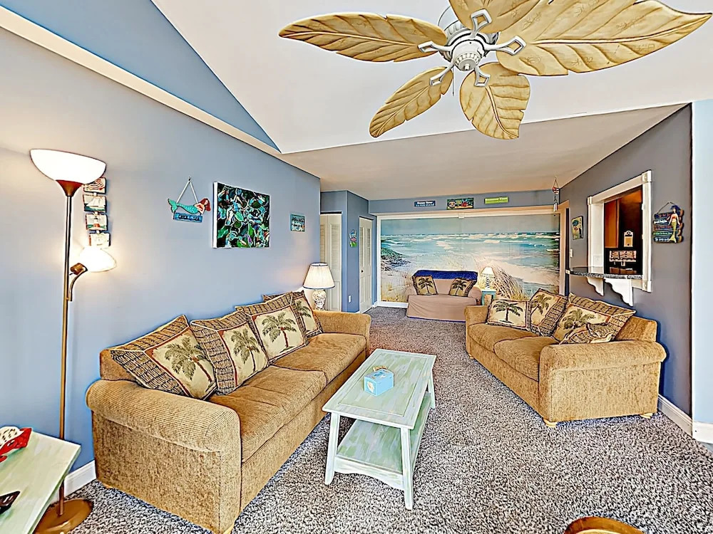 New Listing! Coastal W/ Pool - Walk To Beach 3 Bedroom Condo
