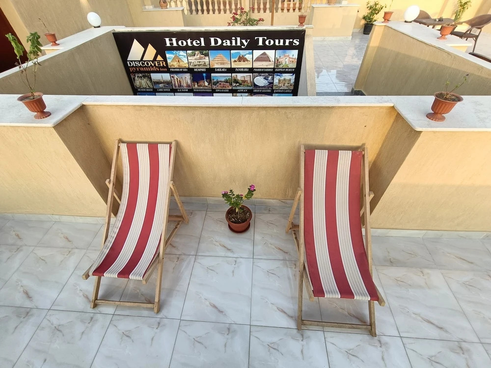 Discover pyramids inn