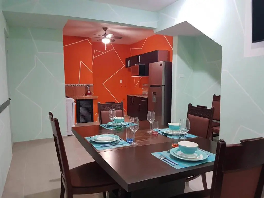 Casa Mexicana Amplia con Seguridad, Alberca y Parking