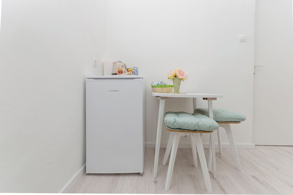 Apartments and Rooms Bepina