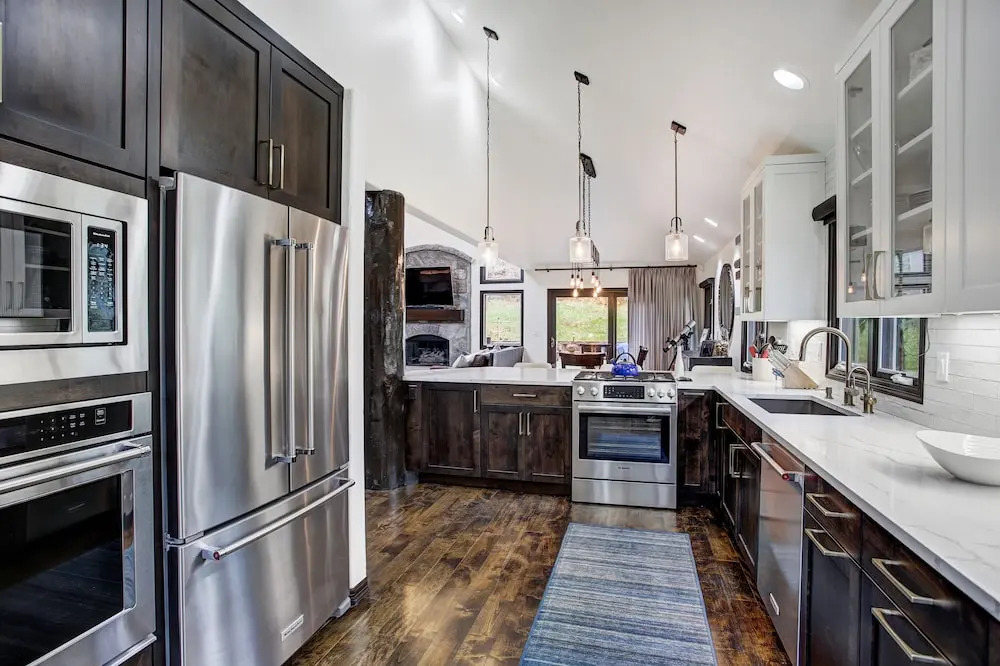 Exquisite, Private Mountain Home Retreat 4 Bedroom Home by RedAwning