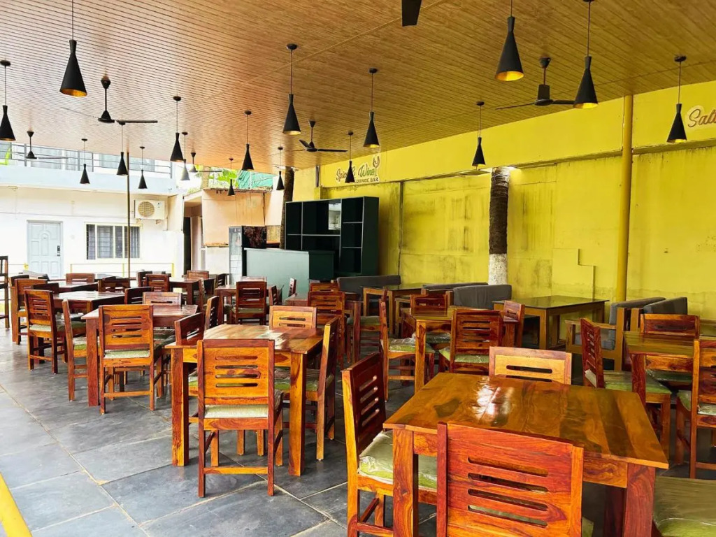 FabHotel Bay Breeze - 800M From Morjim Beach