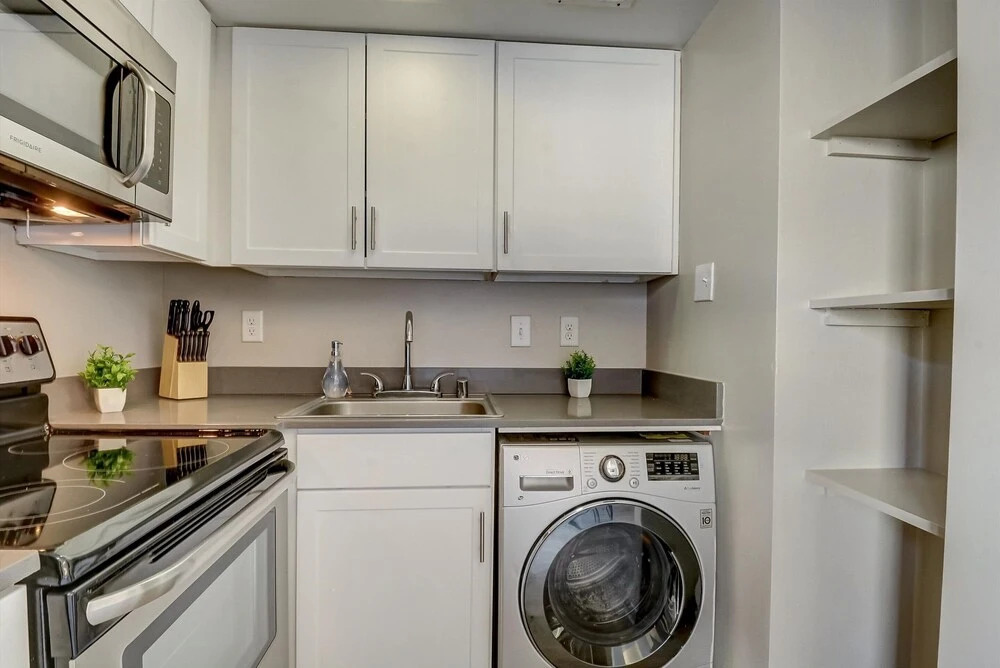 FRONTDESK Vue at 3rd St Apts Downtown Louisville