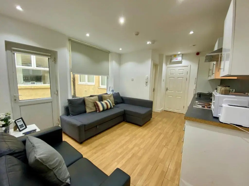 2 Bedroom Apartment for up to 6 Nr Centre