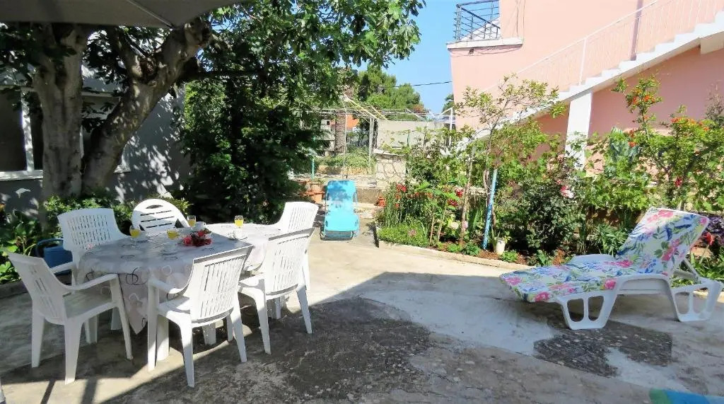 Apartment Franka - 70 m from sea