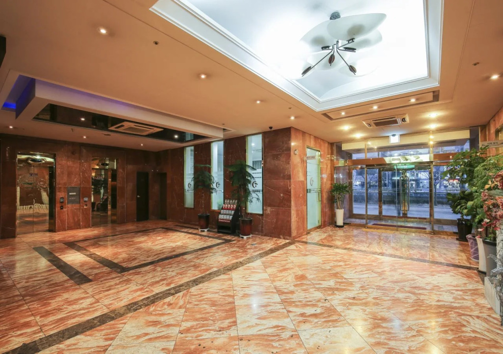 Themepark Tourist Hotel