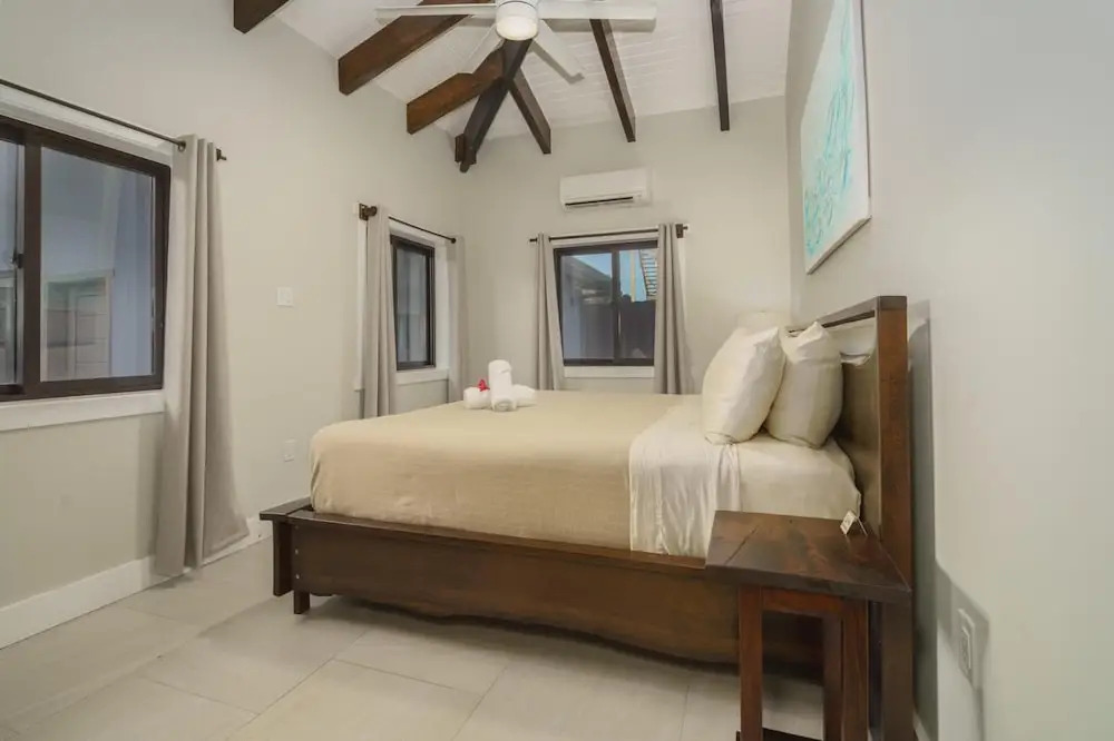 Casa de Wilson - 5 Bedroom Beachfront Villa With Amazing Pool