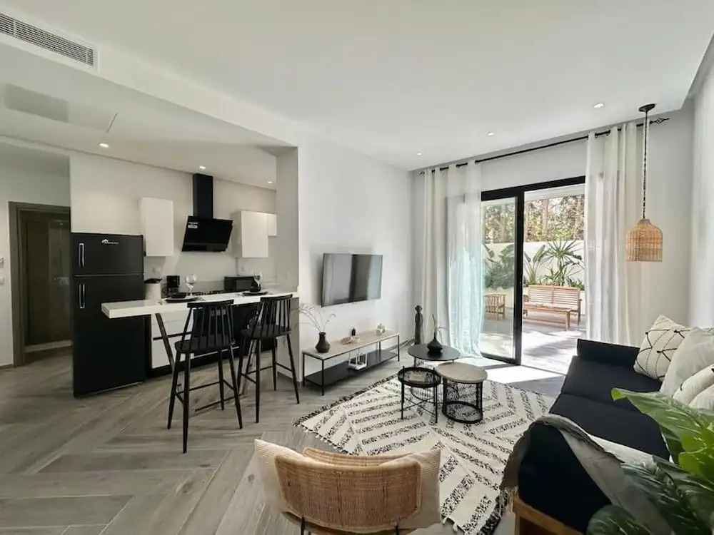 Onyx Apartment at Lake 2 With Beautiful Terrace