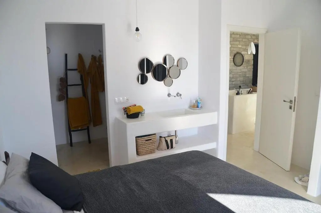 The Hedonist Square cycladic house with sea view