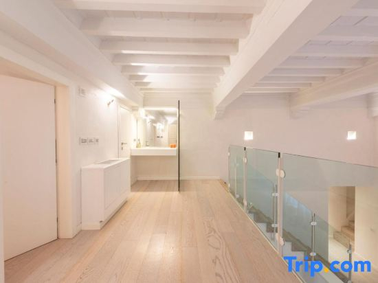 Le Grazie Luxury Apartment by Mmega