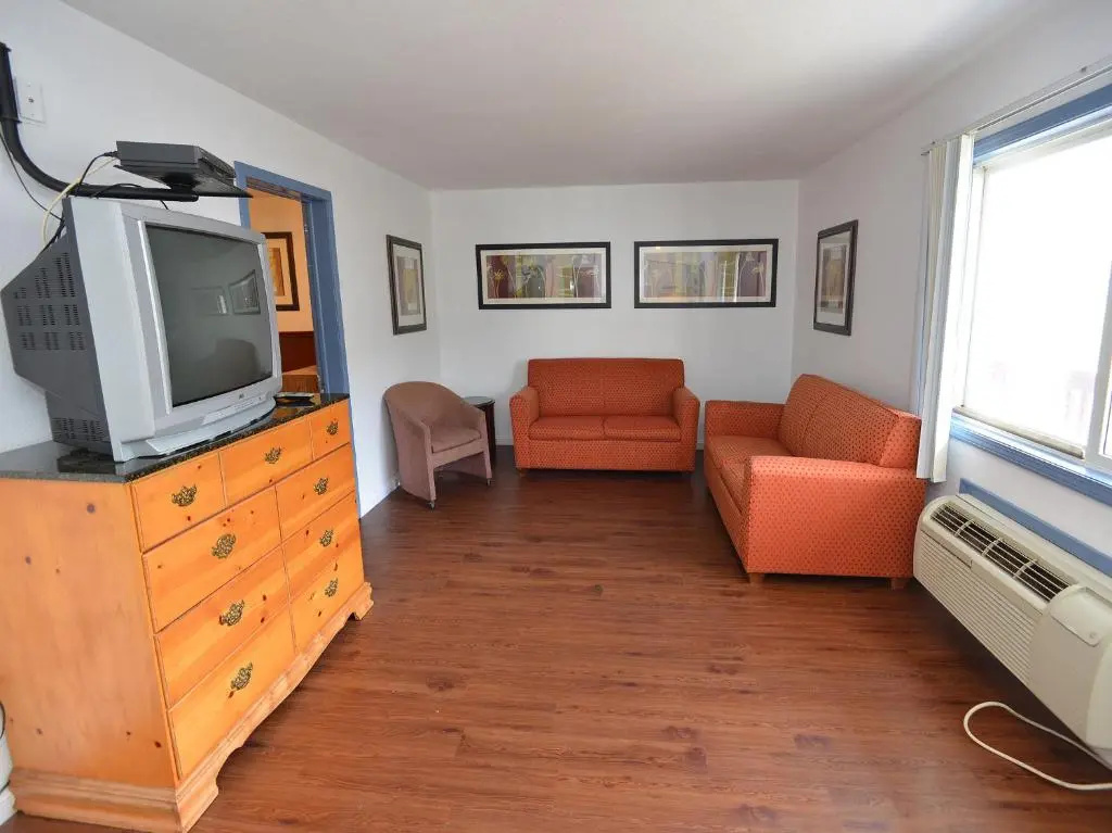 Shore Beach Houses - 52 - 406 Porter Avenue