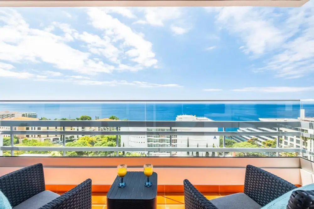 Lido Sunrise Apartment by Homie