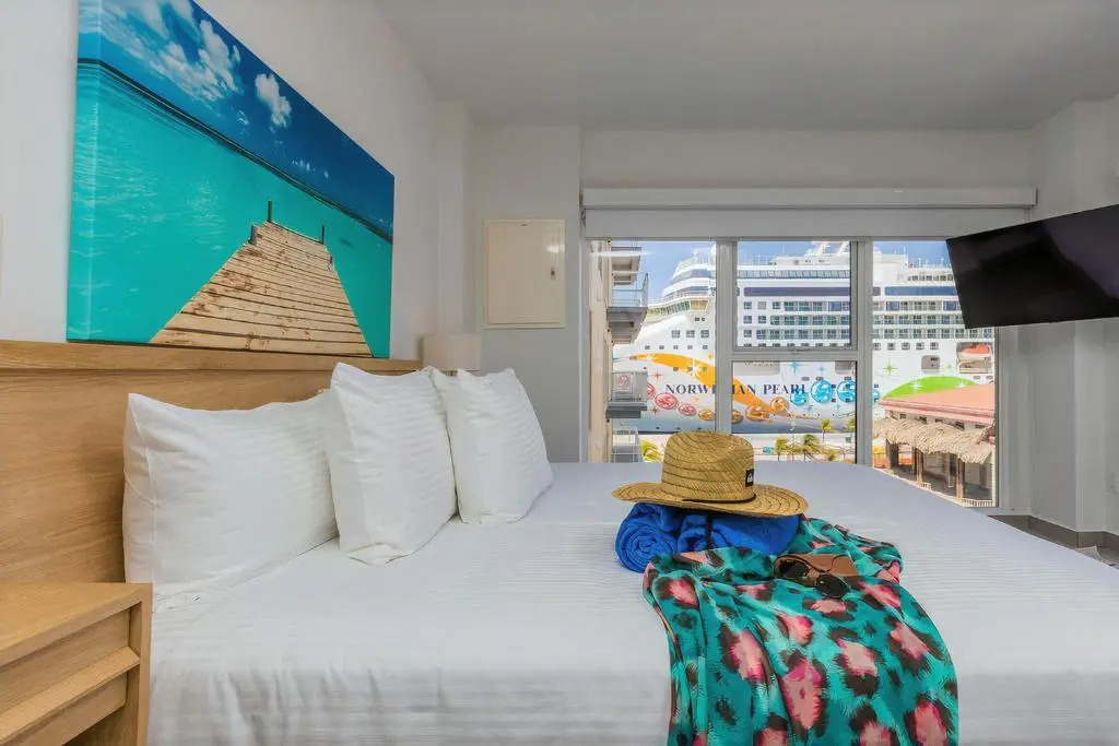 Upscale Studio City and Harbor Views Urban Oasis