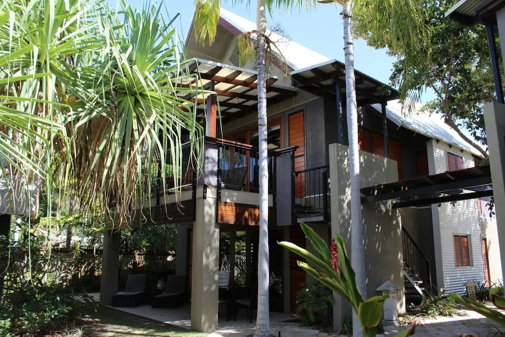 Pure Magnetic Villa 8