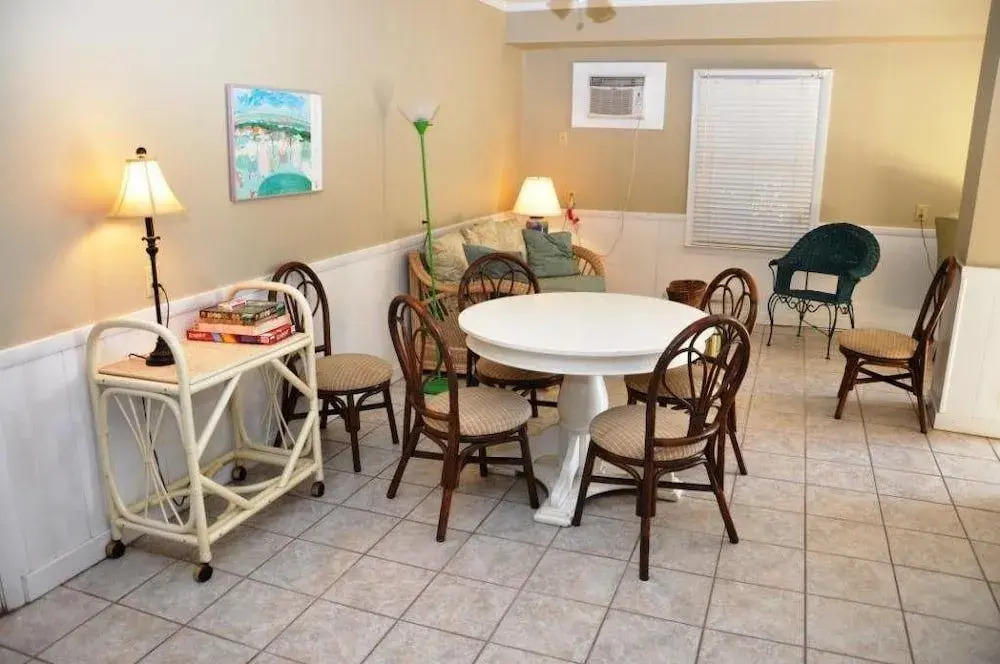 Surf Chalet - 4 Br home by RedAwning