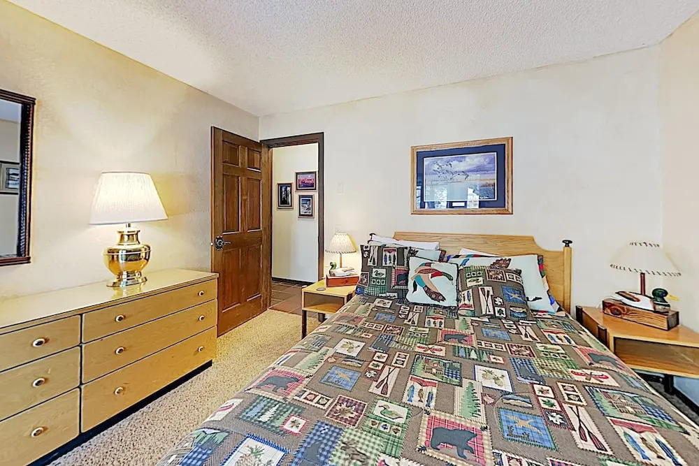 Chateau Sans Nom #11 W/ Indoor Pool, Spa & Sauna 4 Bedroom Condo